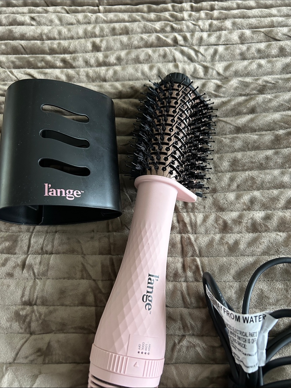 L'ange la Volume hot Air Round Brush, like new.